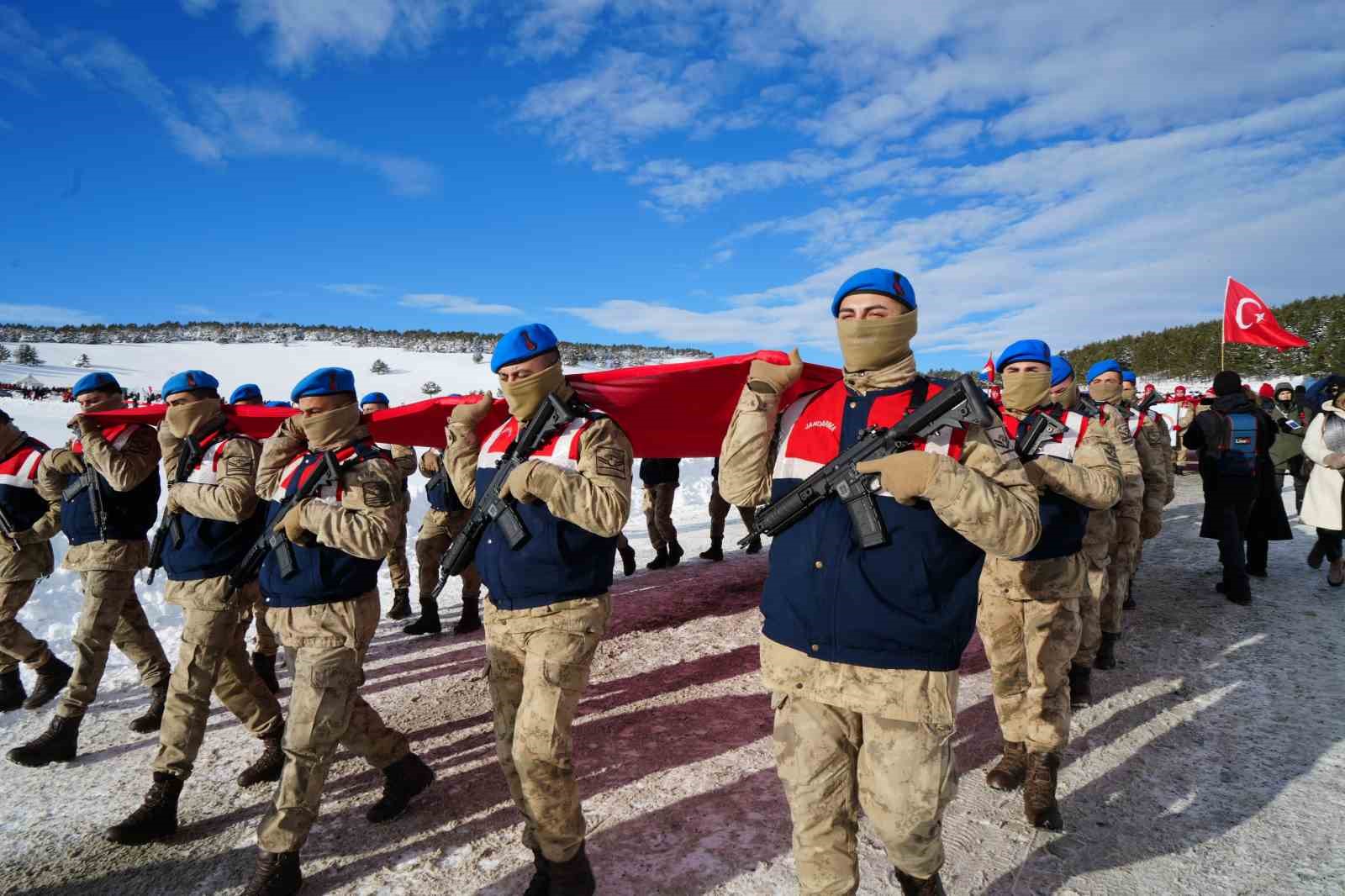 Sarıkamış’ta binler "Bu toprakta izin var" diyerek şehitlerin izinde yürüdü
