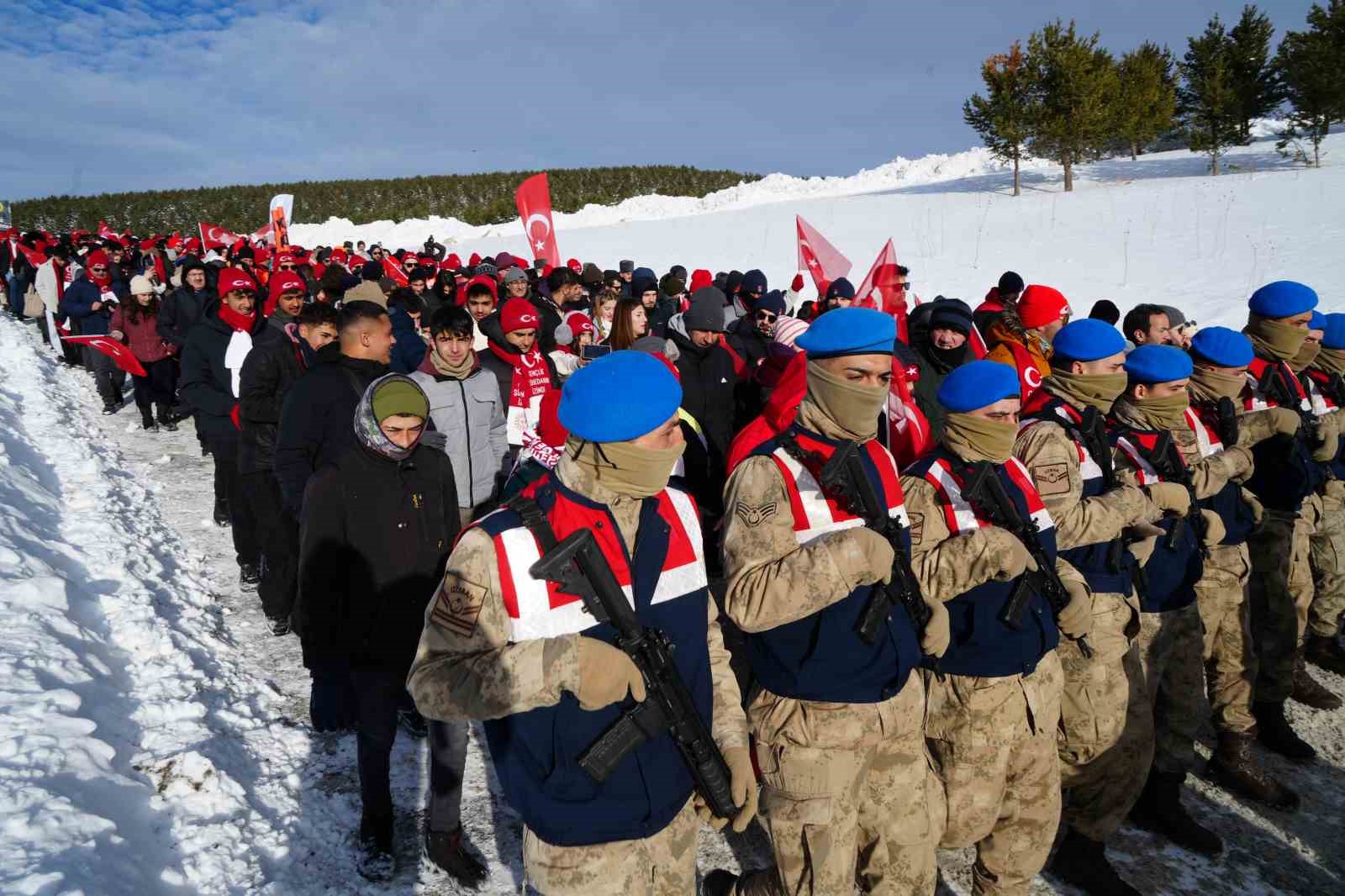 Sarıkamış’ta binler "Bu toprakta izin var" diyerek şehitlerin izinde yürüdü
