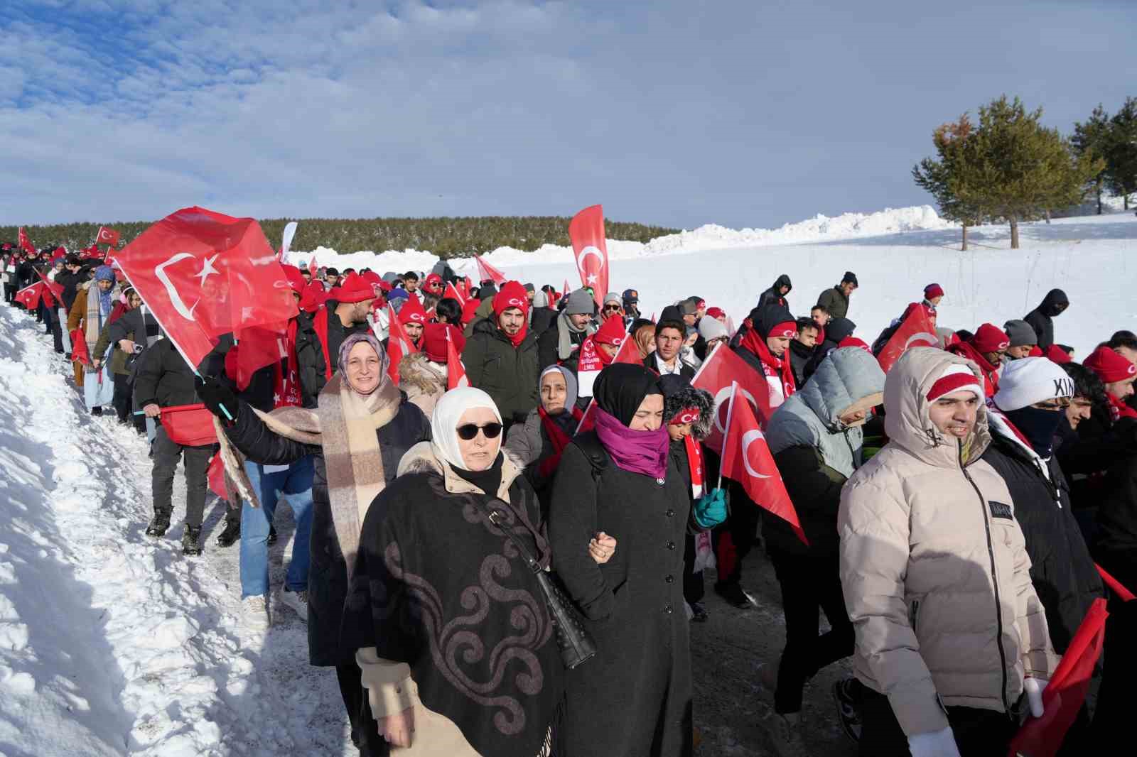 Sarıkamış’ta binler "Bu toprakta izin var" diyerek şehitlerin izinde yürüdü
