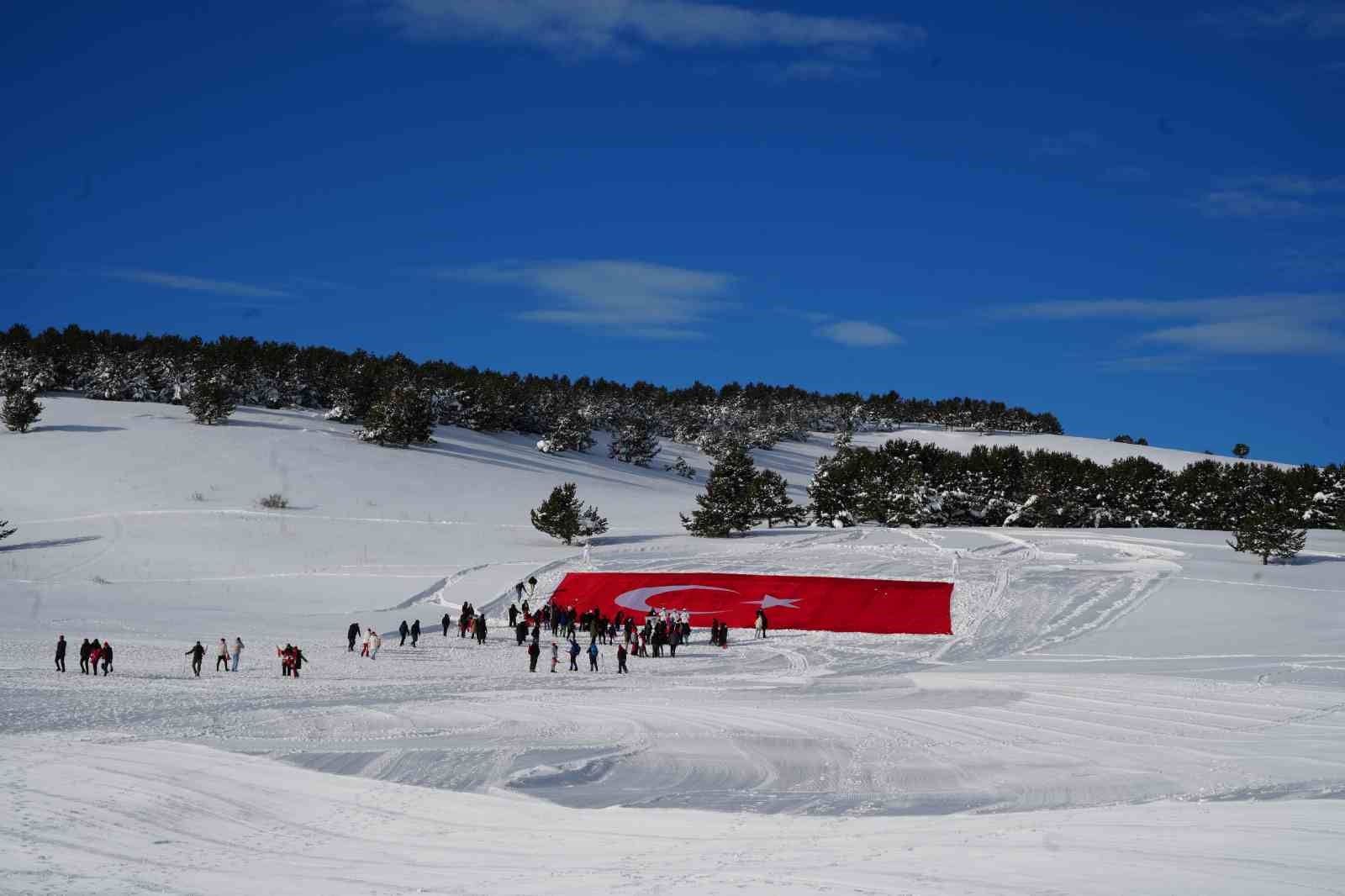 Sarıkamış’ta binler "Bu toprakta izin var" diyerek şehitlerin izinde yürüdü
