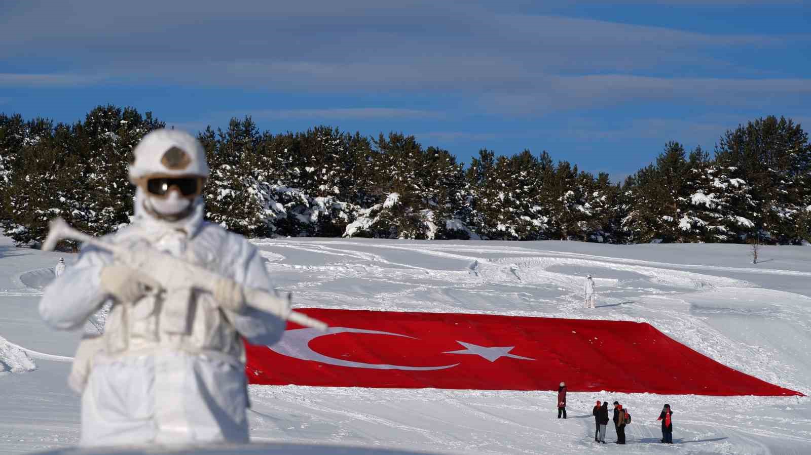 Sarıkamış’ta binler "Bu toprakta izin var" diyerek şehitlerin izinde yürüdü

