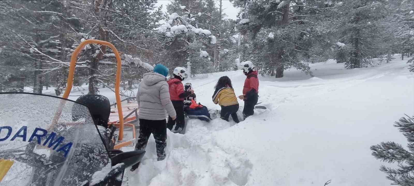 Sarıkamış’ta düşerek ayağını kıran kadının imdadına JAK ekipleri yetişti
