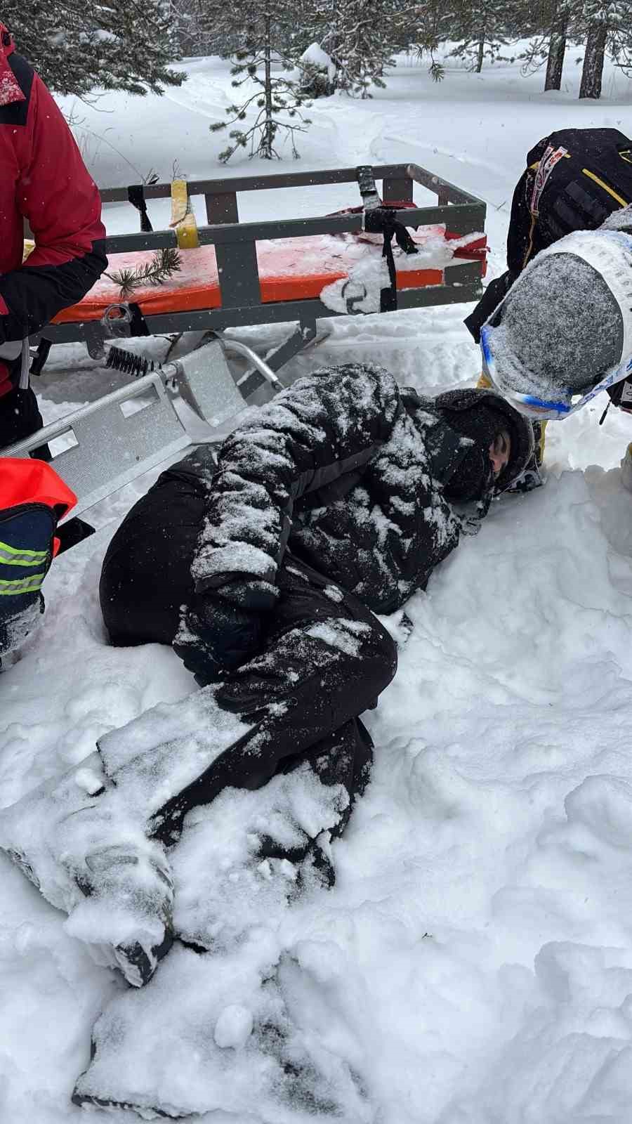 Sarıkamış’ta düşerek ayağını kıran kadının imdadına JAK ekipleri yetişti
