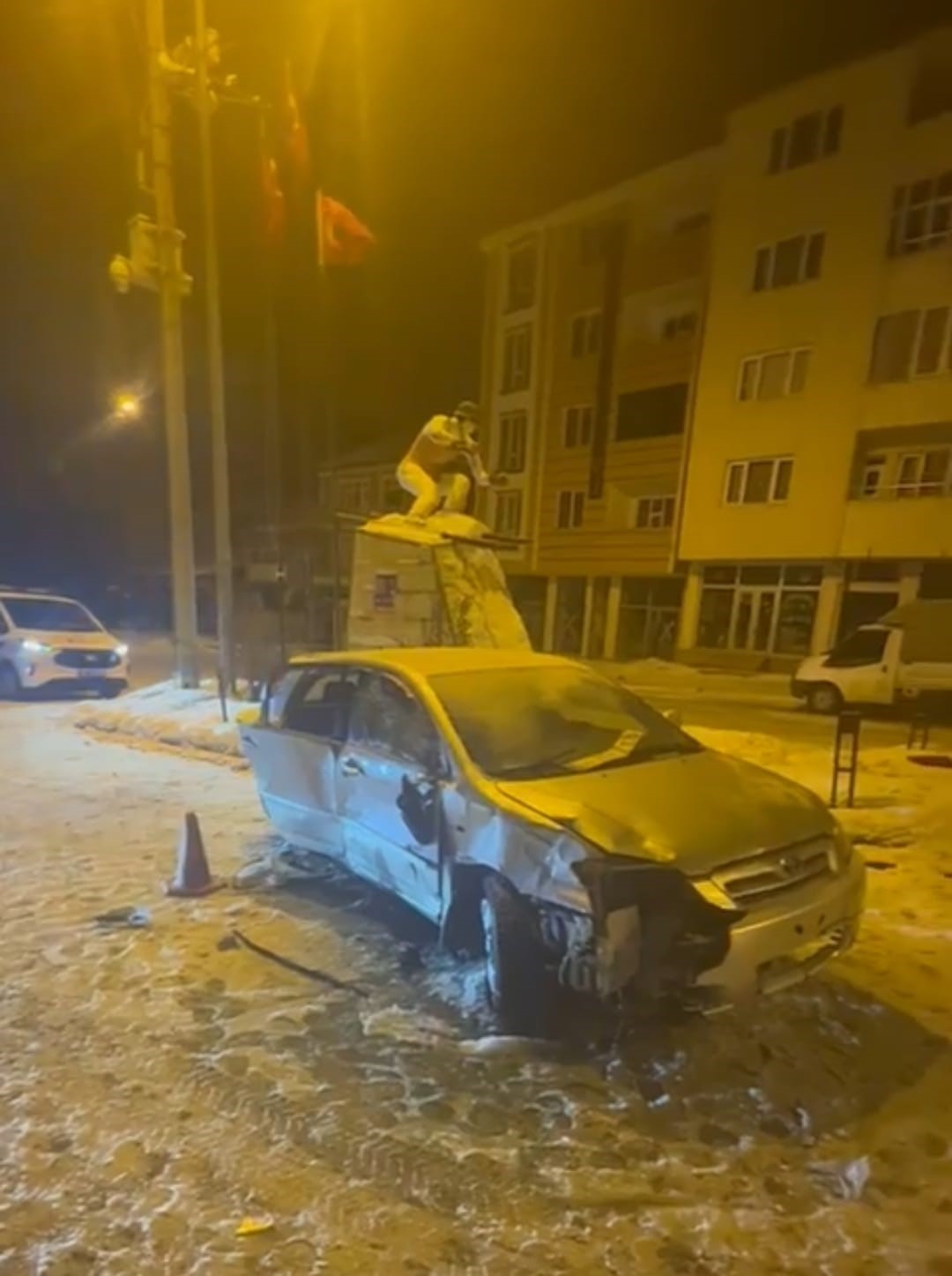 Sarıkamış’ta trafik kazası: 3 yaralı
