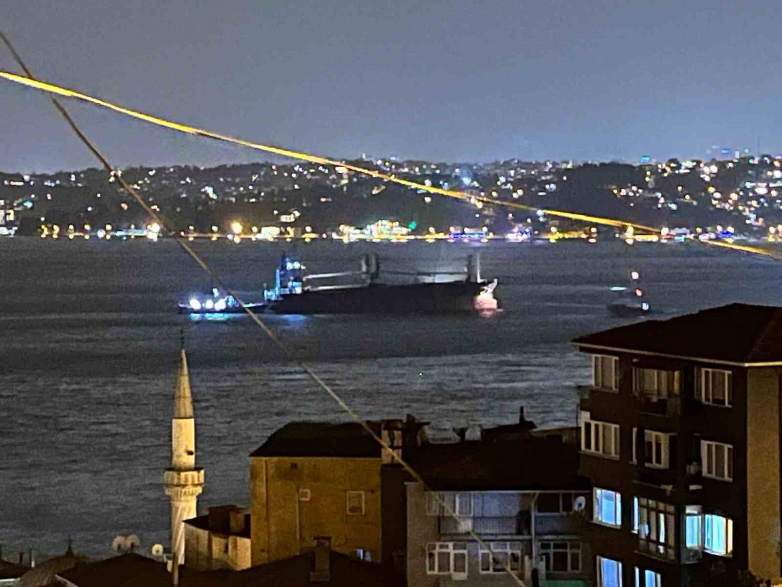 Sarıyer açıklarında kurtarılan gemi bu sefer İstanbul Boğazı’nda fırtınada savruldu
