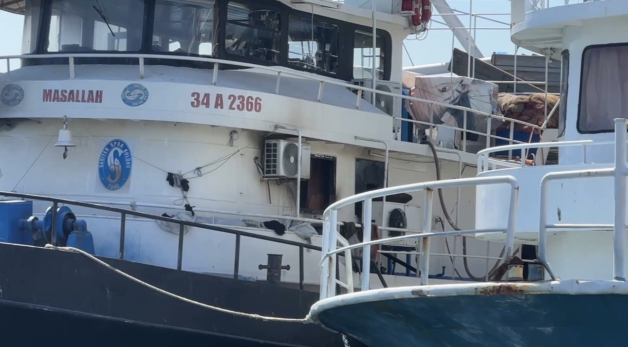 Sarıyer’de balıkçı teknesinden alevler yükseldi
