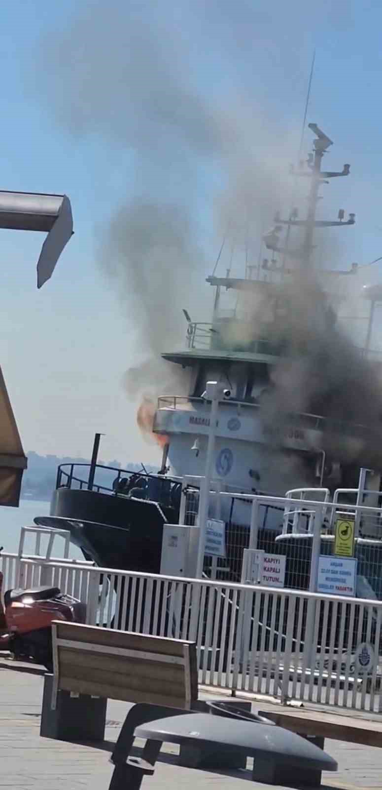 Sarıyer’de balıkçı teknesinden alevler yükseldi
