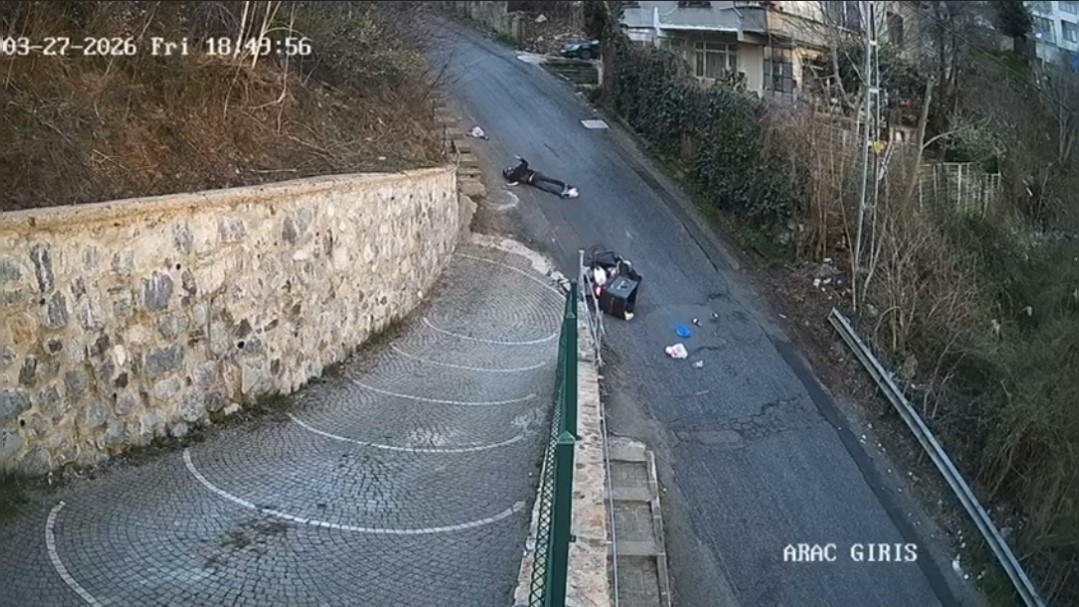 Sarıyer’de bozuk yolun sebep olduğu kaza kamerada: 1 yaralı
