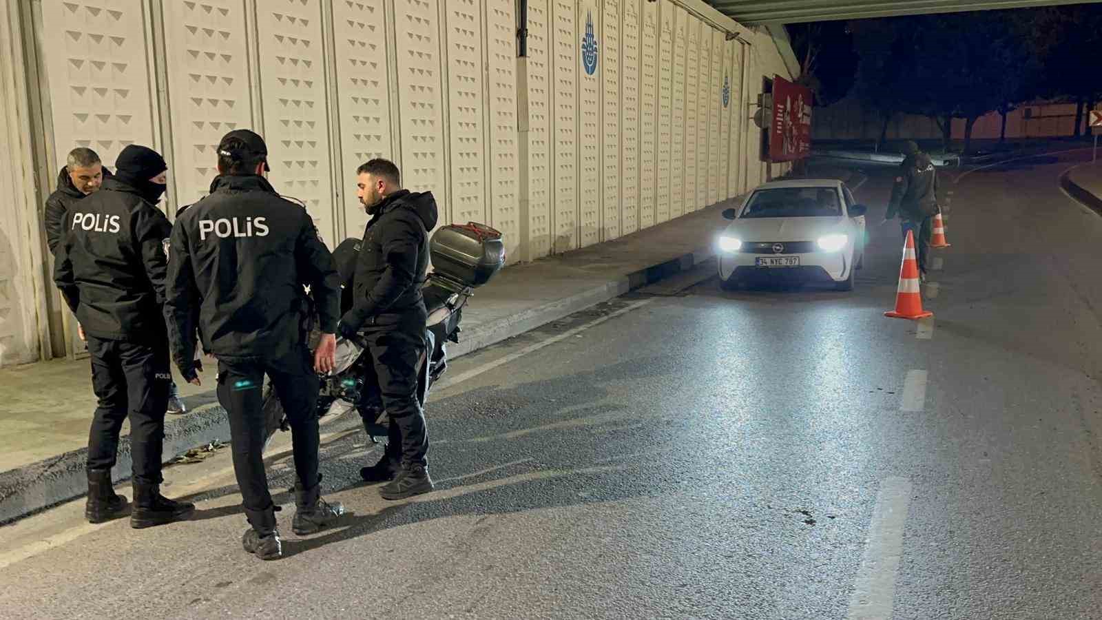 Sarıyer’de emniyet ekiplerinden yılbaşı denetimi: Aranması bulunan 6 kişi yakalandı
Sarıyer’de emniyet ekiplerinden yılbaşı denetimi: Aranması bulunan 6 kişi yakalandı