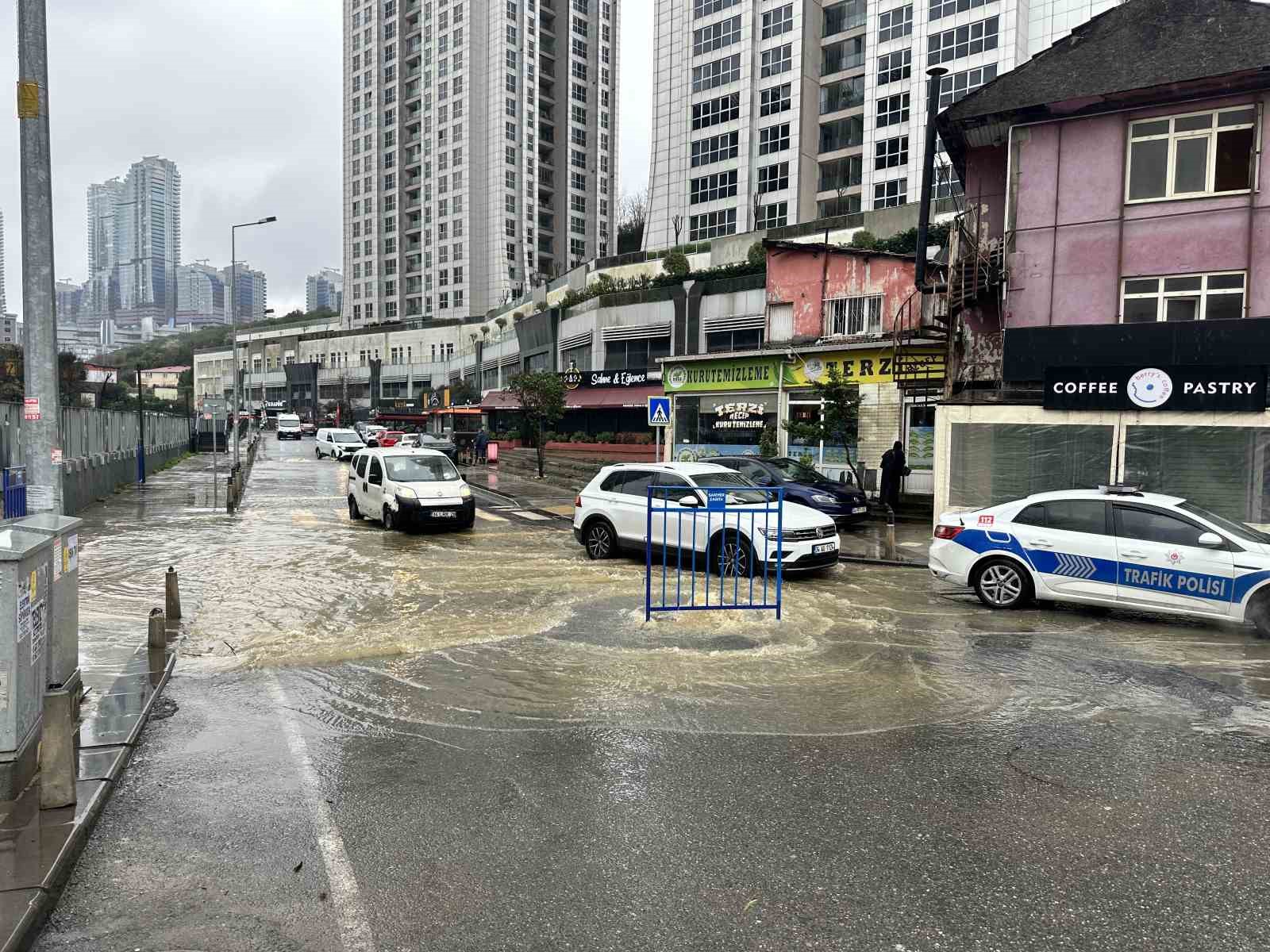 Sarıyer’de rögarlar taştı: Bir iş yerini su bastı, dükkan sahibi İSKİ’ye tepki gösterdi
