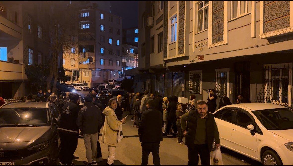 Sarıyer’de toprak kayması sonucu 6 binaya tahliye kararı verildi: Bina sakinleri belediyeye isyan etti
