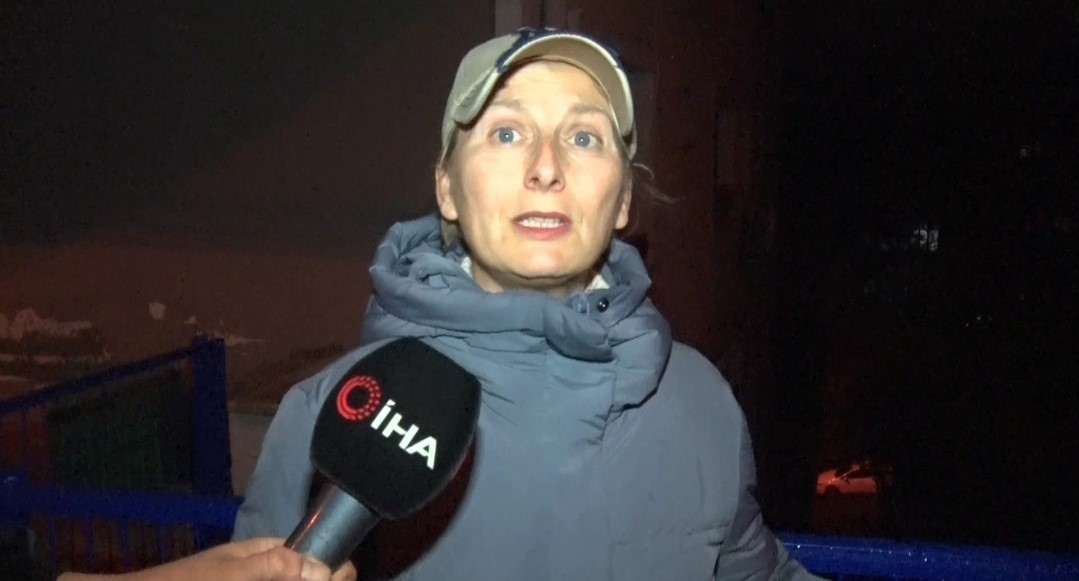 Sarıyer’de yağmur sebebiyle çöken kaldırıma belediye müdahale etmedi
