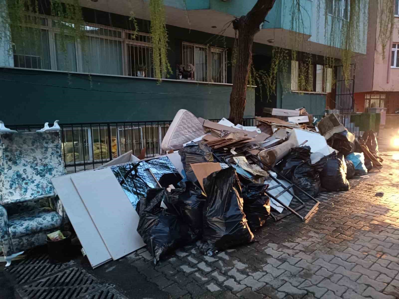 Sarıyer’de yine yağmur yine su baskını: Bodrum katlar sular altında kaldı vatandaş çileden çıktı
