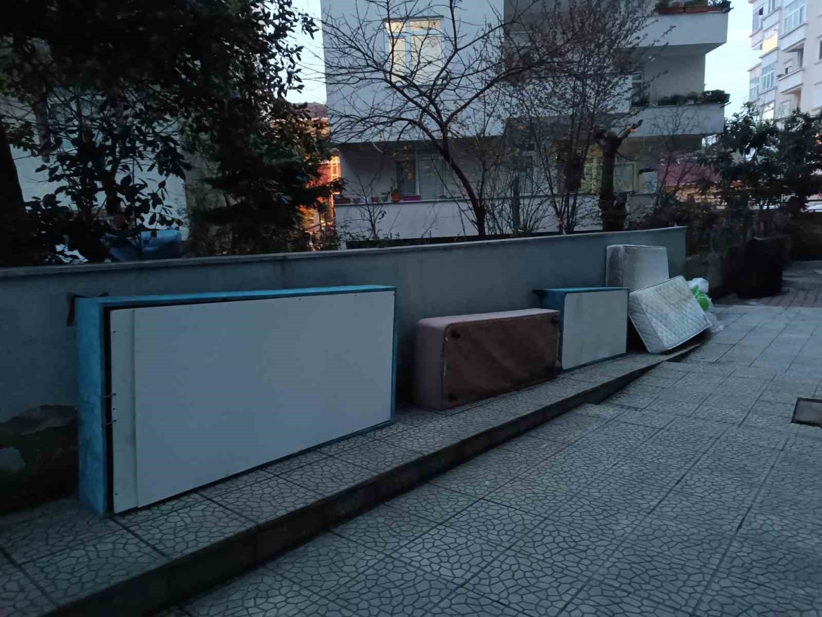 Sarıyer’de yine yağmur yine su baskını: Bodrum katlar sular altında kaldı vatandaş çileden çıktı
