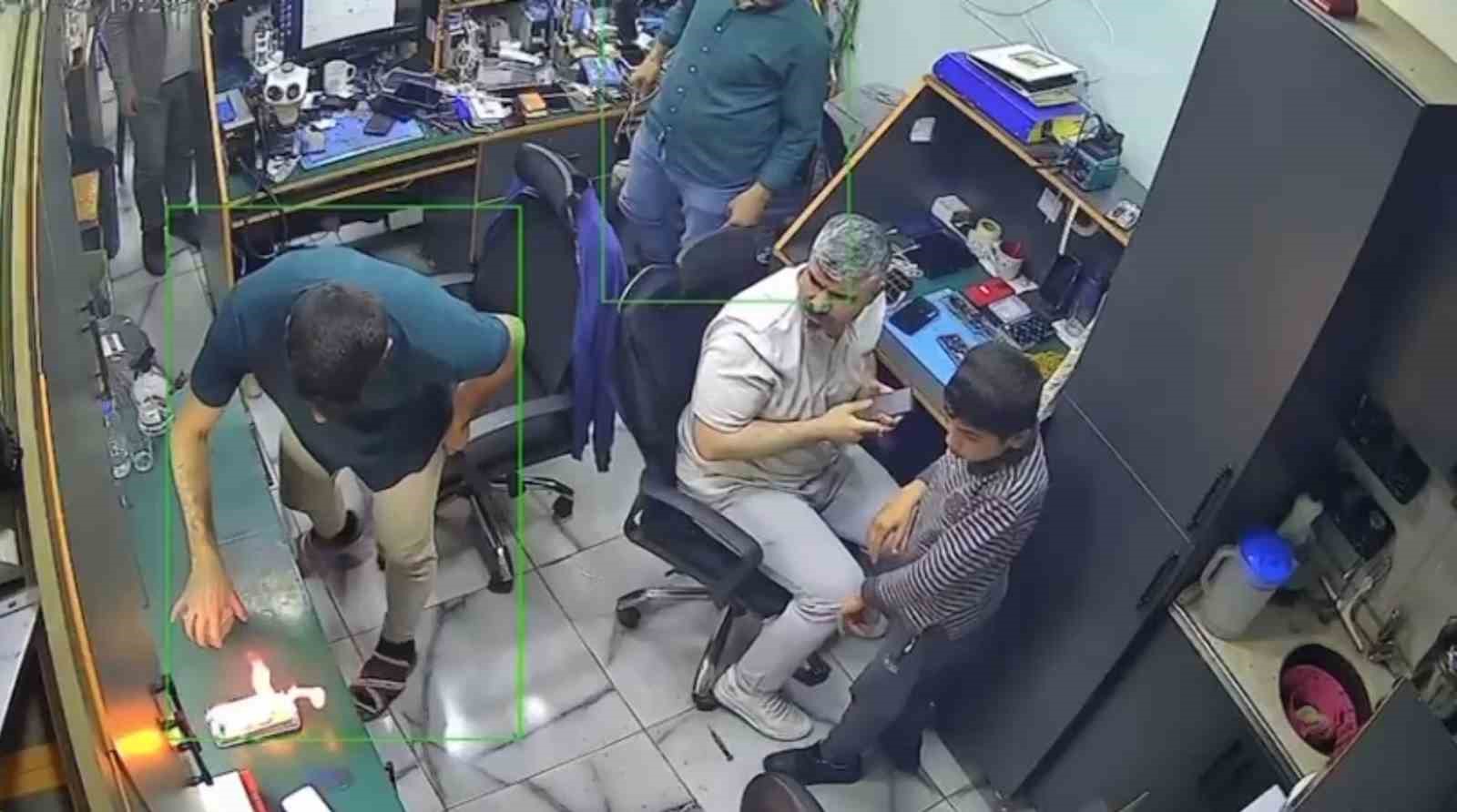 Şarjdaki telefon alev aldı
