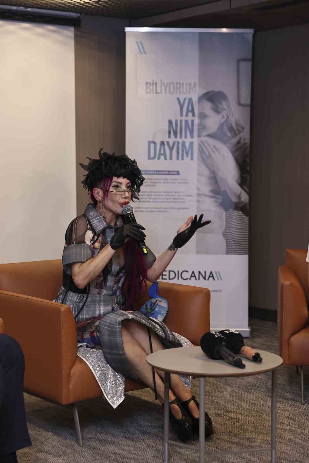 Şarkıcı Hande Yener kanser sürecini Medicana’da anlattı: "Drenlerle sahneye çıkıp dans ettim"
