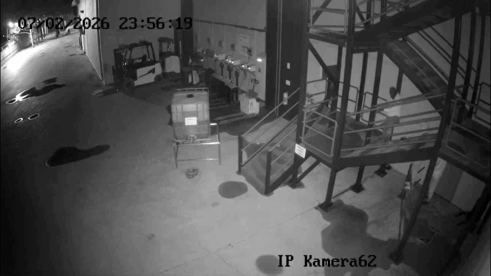 Saruhanlı’daki fabrika soygunu güvenlik kameralarına yansıdı
