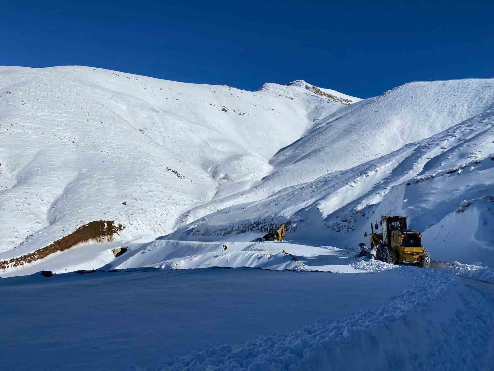 Sason’da 392 kilometrelik yol ağı kardan temizlendi

