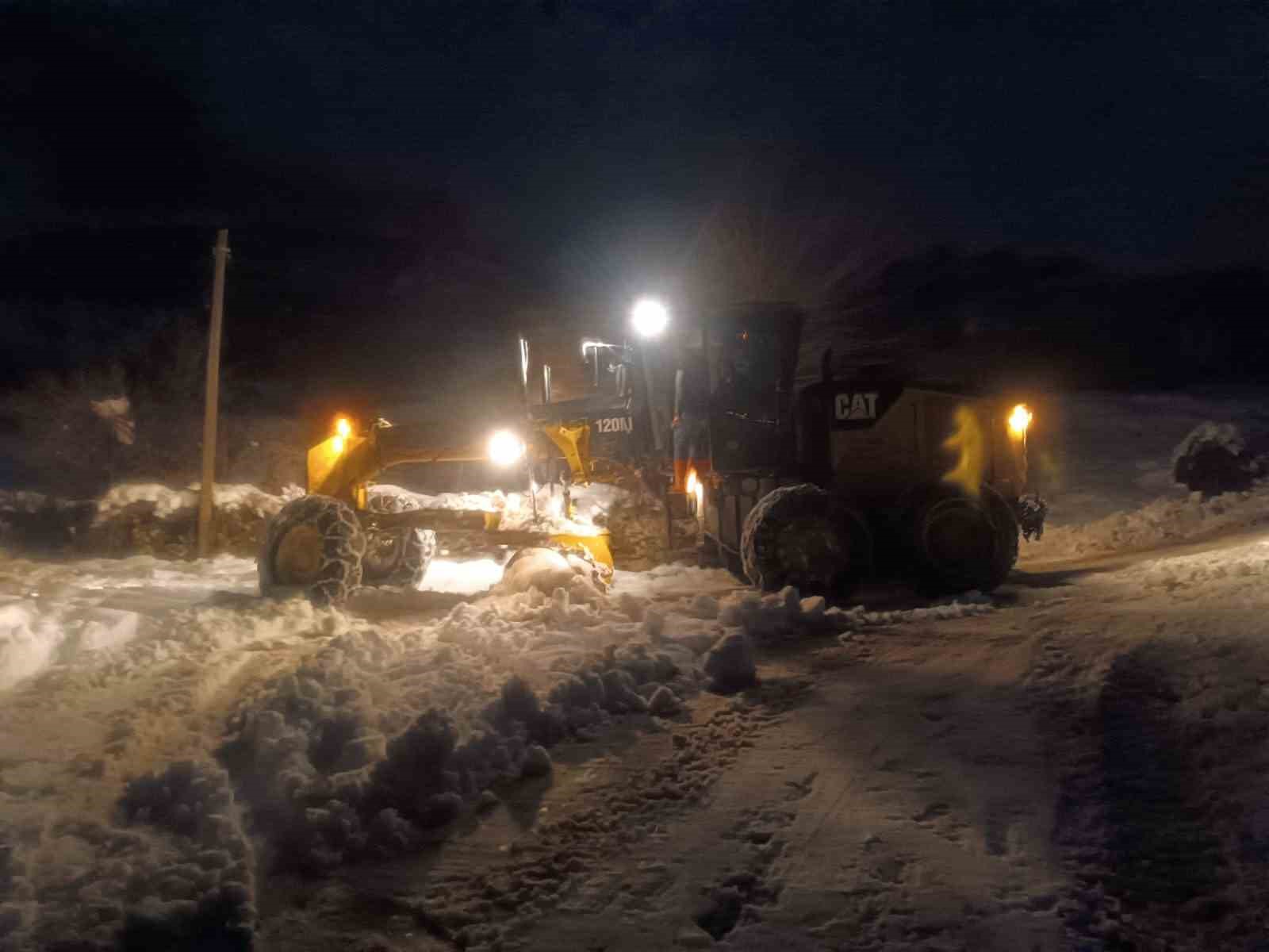 Sason’da karla mücadele sürüyor: Ekipler hastaları kurtarmak için seferber oldu
