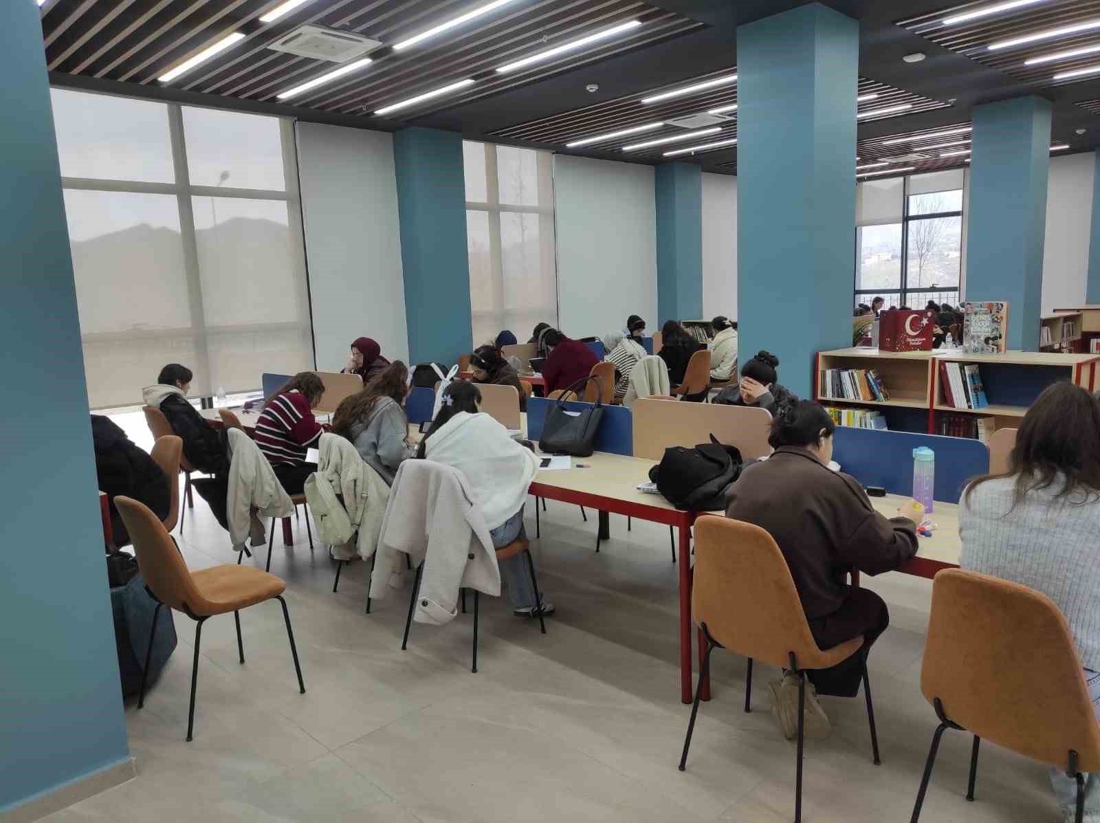 Sason’da yeni kütüphaneye yoğun ilgi
Sason’da yeni kütüphaneye yoğun ilgi