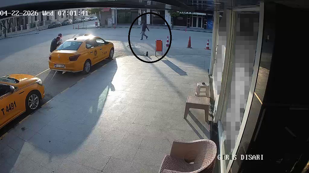 Satırla katledilmekten anlık hamleyle kurtulan taksici: "Eğer o hamleyi yapıp kaçmasaydım şu an ölmüştüm"
