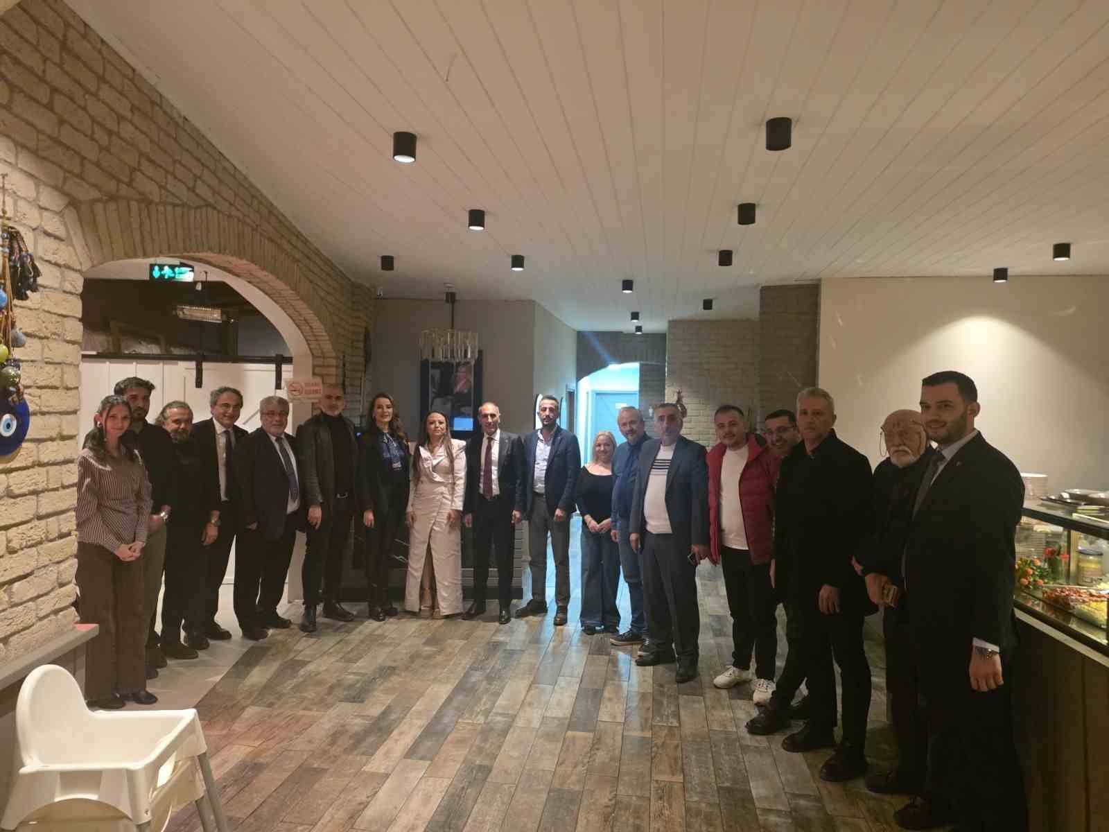 SATKOF & USTKON İzmir Ofisi’nde istişare ve iftar buluşması düzenlendi
SATKOF & USTKON İzmir Ofisi’nde istişare ve iftar buluşması düzenlendi