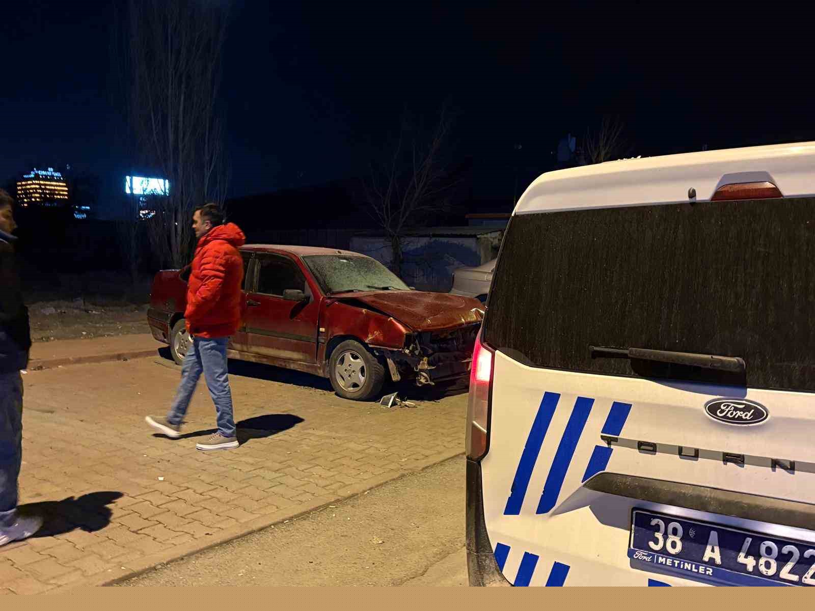 Sattığı otomobilin parasını beklerken, kazalı haliyle karşılaştı
