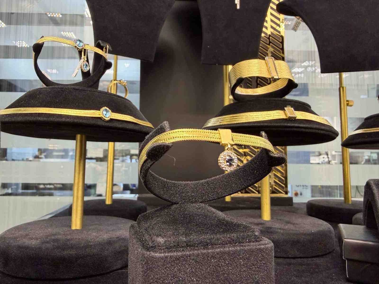 Savaşçıların zırhından düğünlerin baş tacına
Savaşçıların zırhından düğünlerin baş tacına