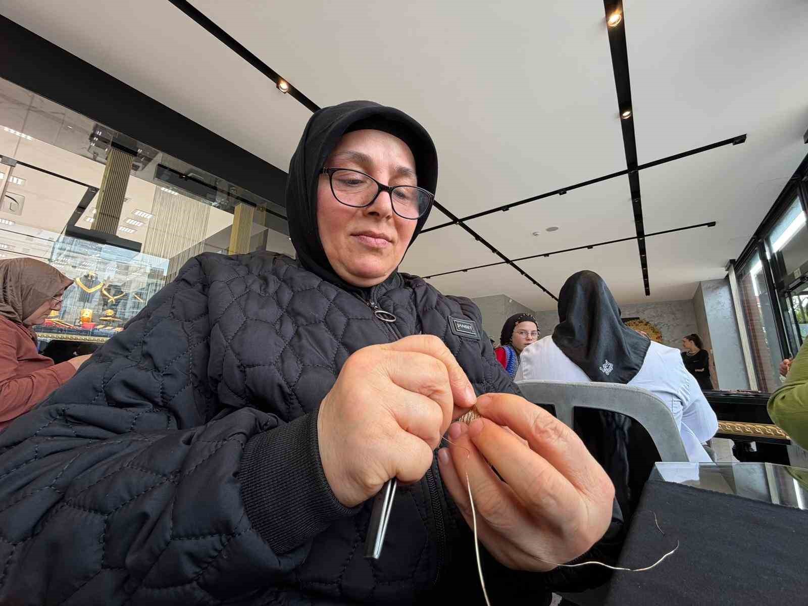 Savaşçıların zırhından düğünlerin baş tacına
Savaşçıların zırhından düğünlerin baş tacına