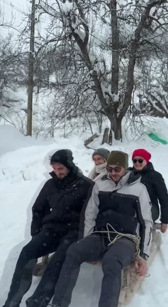 Şavşat’ta geleneksel tahta kızaklarla kış eğlencesi
