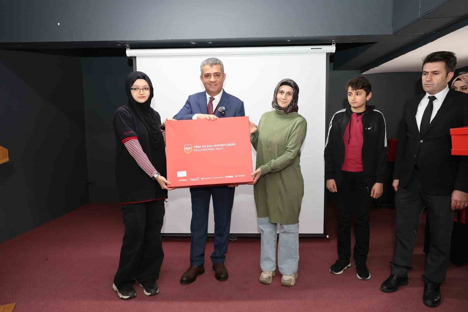 Savunmadan sanata: Genç tasarımlar ödül töreni
