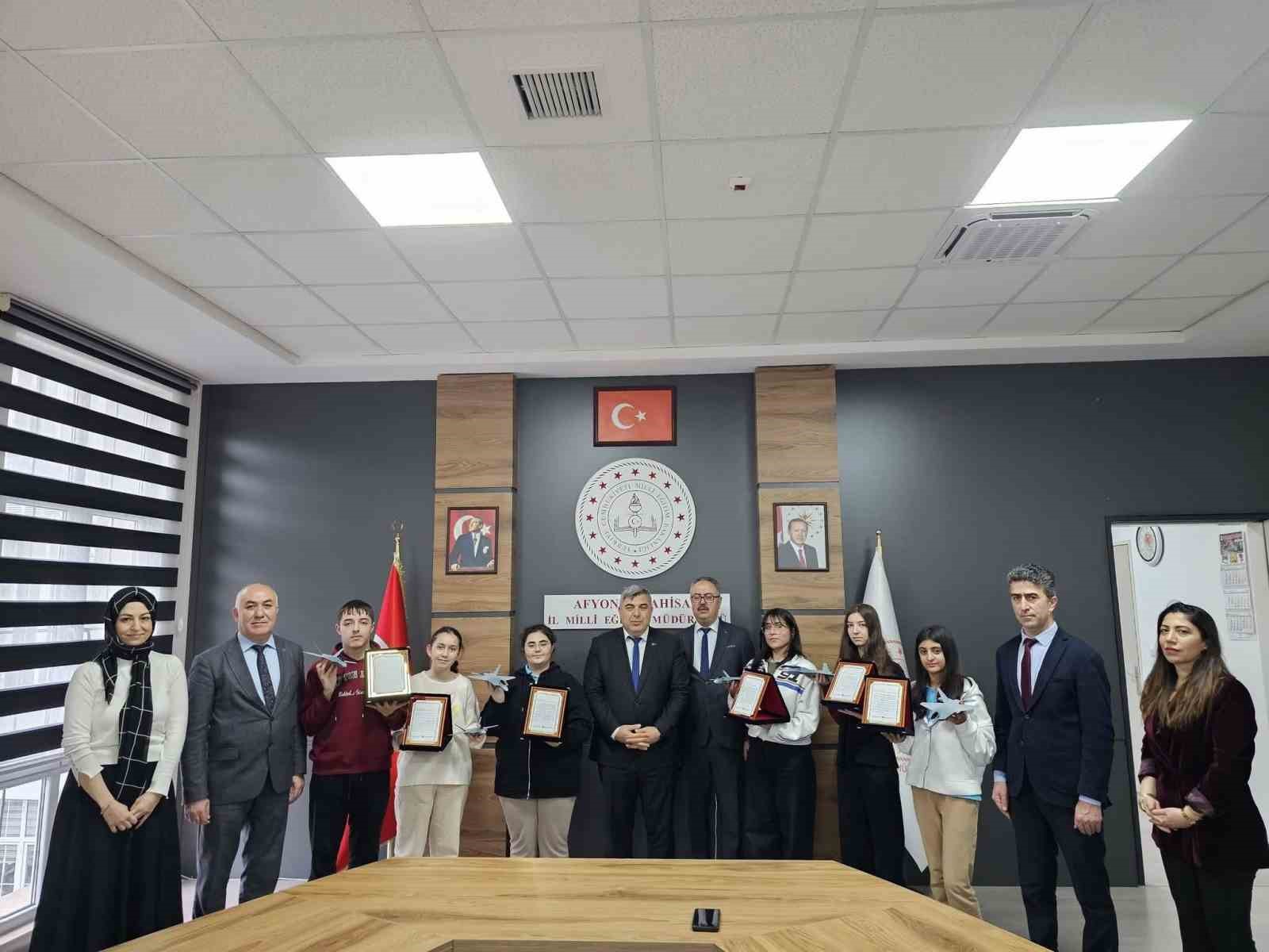 Savunmadan Sanata yarışmasında ödüller sahiplerini buldu
Savunmadan Sanata yarışmasında ödüller sahiplerini buldu