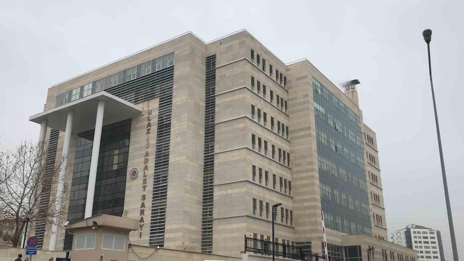 Sazan sarmalı ile 3 milyon liralık vurgun yapan 2 şüpheli yakalandı
