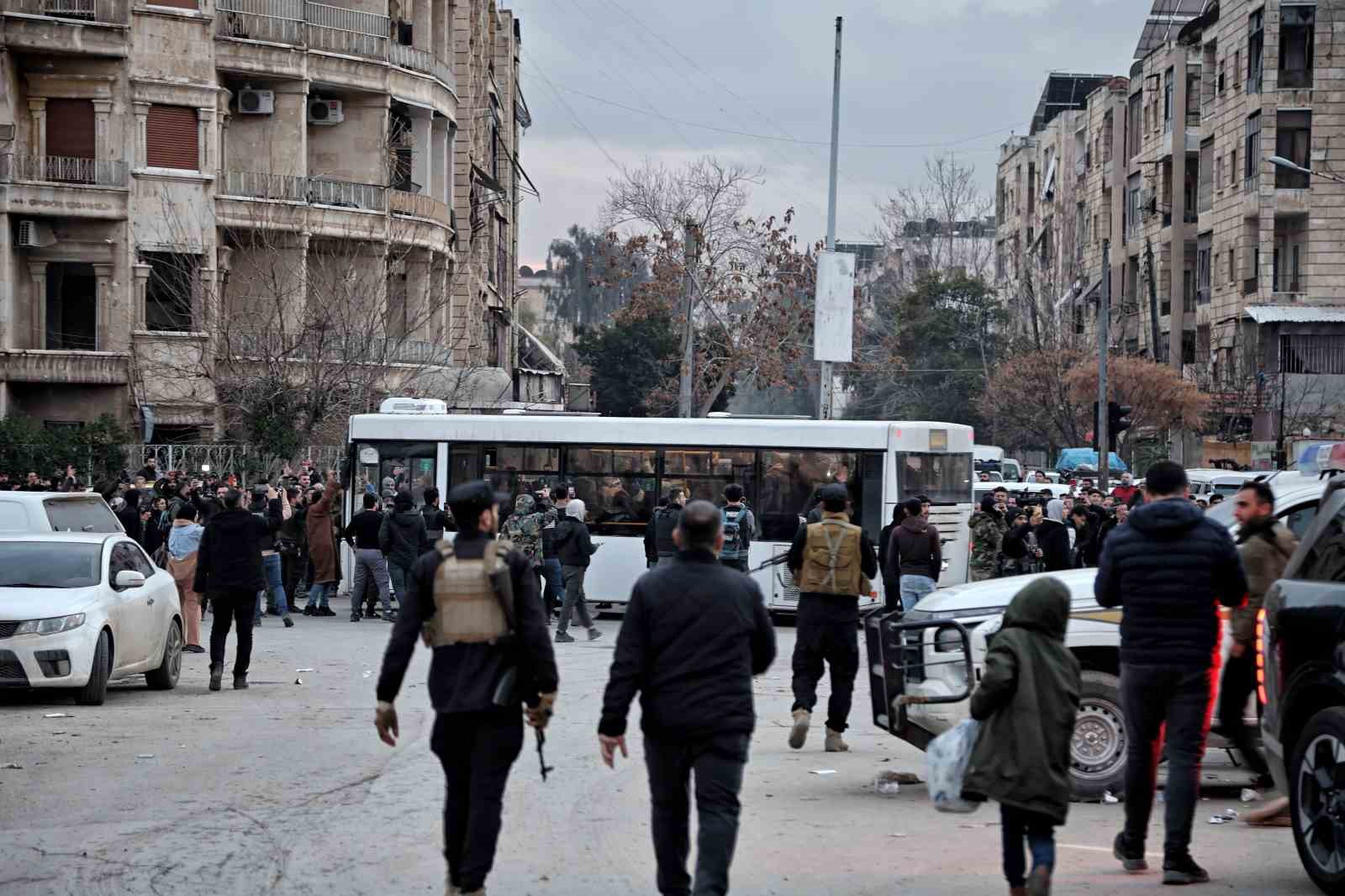 SDG’den kurtarılan Şeyh Maksud mahallesinden 400 terörist çıkarıldı

