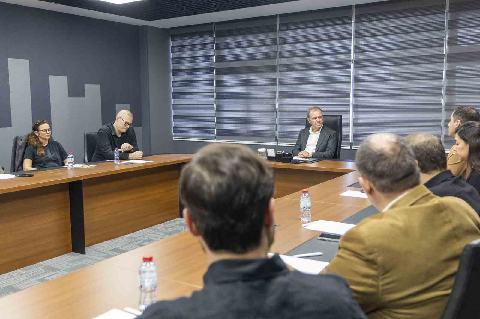 Seçer: "Mersin sanatla büyüyen, enerjisi yüksek bir kent"
Seçer: "Mersin sanatla büyüyen, enerjisi yüksek bir kent"