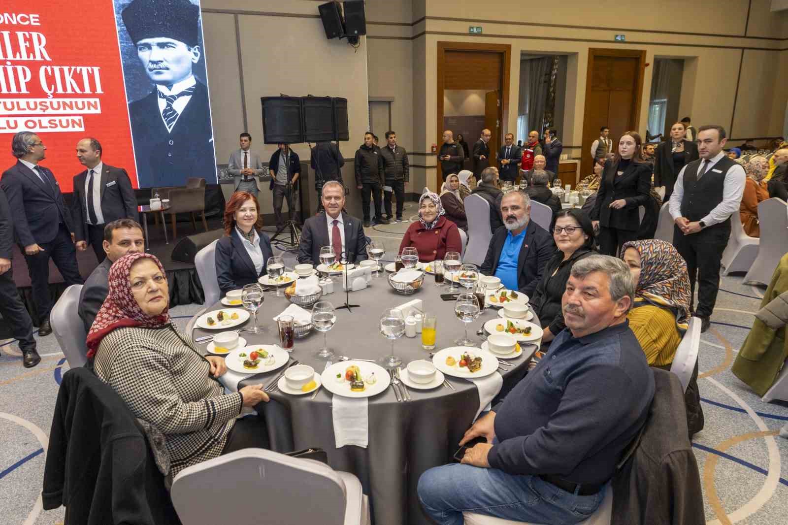 Seçer: "Şehitlerimiz bu ülkenin onurunu omuzlarında taşıdı"
