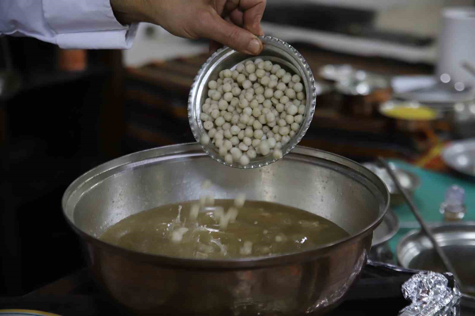 Şef Tahir Tekin Öztan: "Yuvalama sadece bir yemek değil, bir sosyalleşme geleneğidir"
