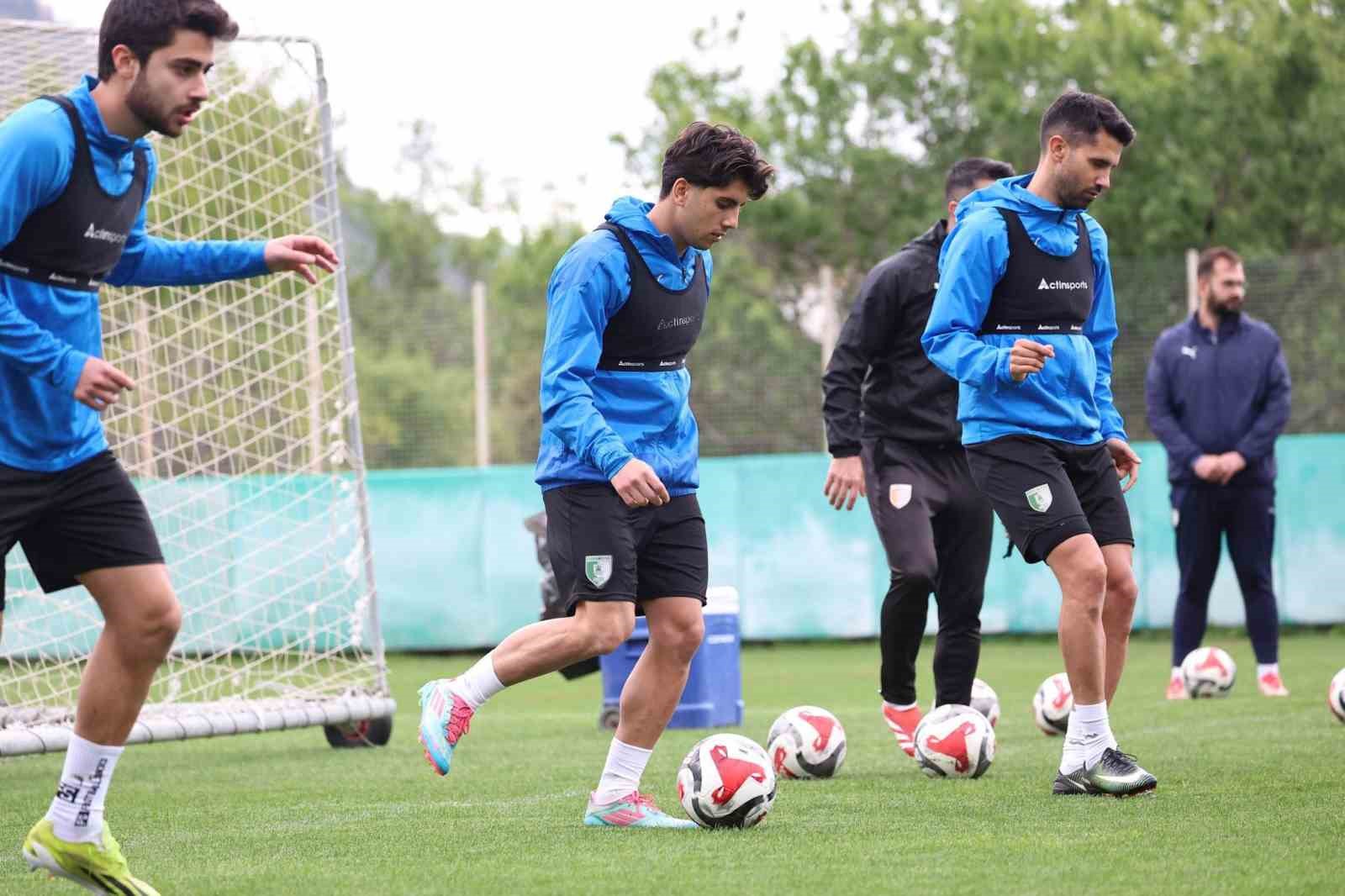 Sefer Yılmaz: "İnşallah ligin sonu Süper Lig olacak"
Sefer Yılmaz: "İnşallah ligin sonu Süper Lig olacak"