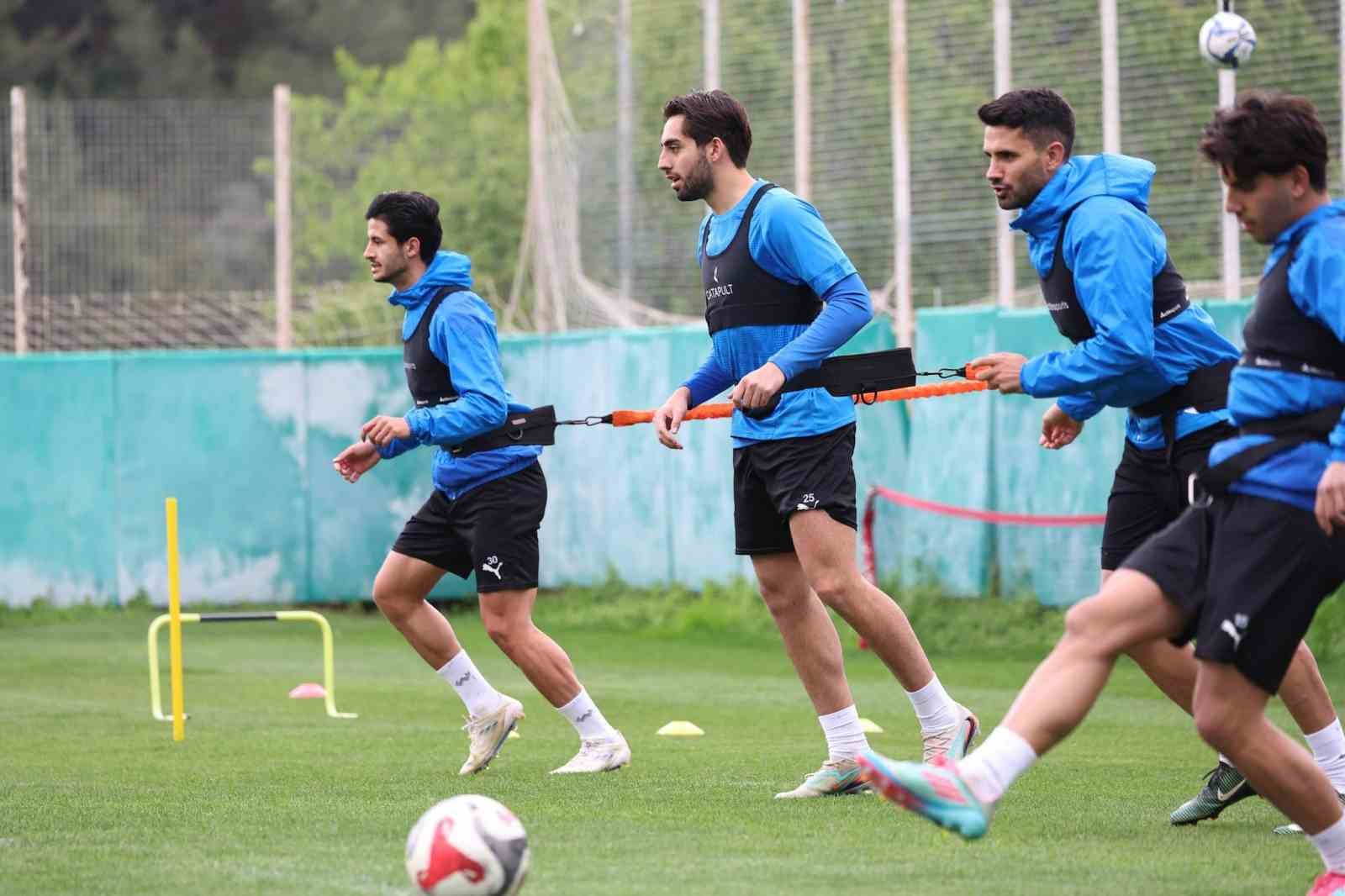 Sefer Yılmaz: "İnşallah ligin sonu Süper Lig olacak"
Sefer Yılmaz: "İnşallah ligin sonu Süper Lig olacak"