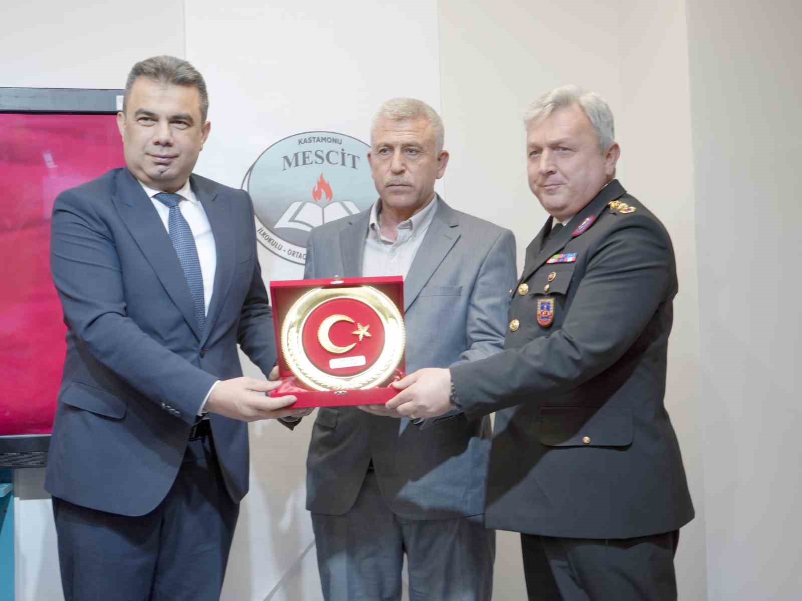 Şehidin adı köy okulundaki kütüphaneye verildi, ailesi gözyaşlarına hakim olamadı
