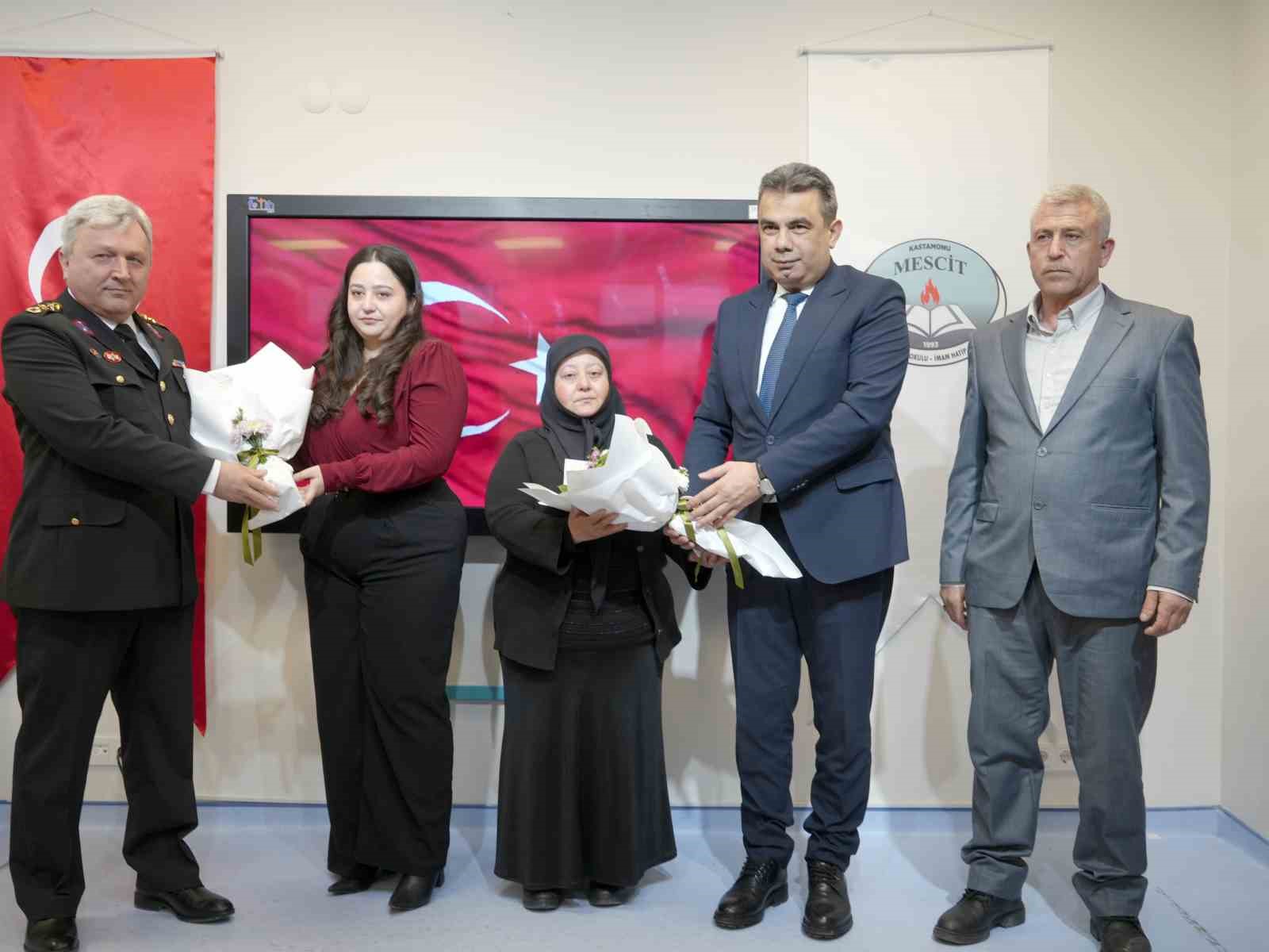 Şehidin adı köy okulundaki kütüphaneye verildi, ailesi gözyaşlarına hakim olamadı
