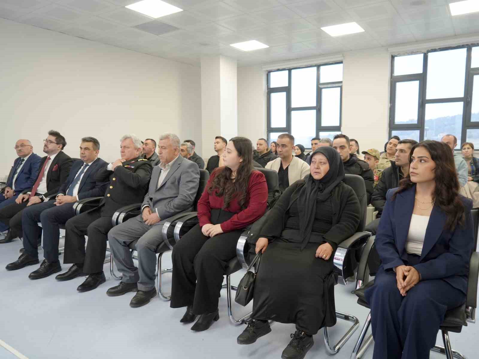 Şehidin adı köy okulundaki kütüphaneye verildi, ailesi gözyaşlarına hakim olamadı
