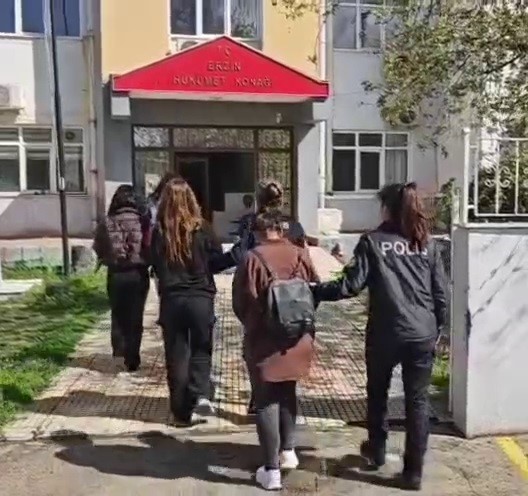 Şehir şehir gezip, evlerden hırsızlık yapan suç makinesi 3 kadın yakayı ele verdi
