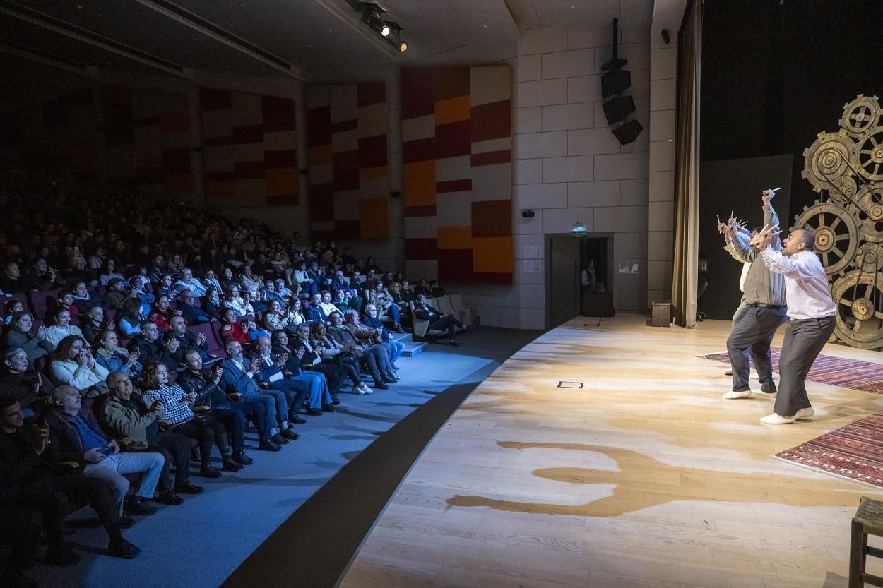 Şehir Tiyatrosundan Mersinli sanatseverlere ücretsiz tiyatro şöleni
Şehir Tiyatrosundan Mersinli sanatseverlere ücretsiz tiyatro şöleni