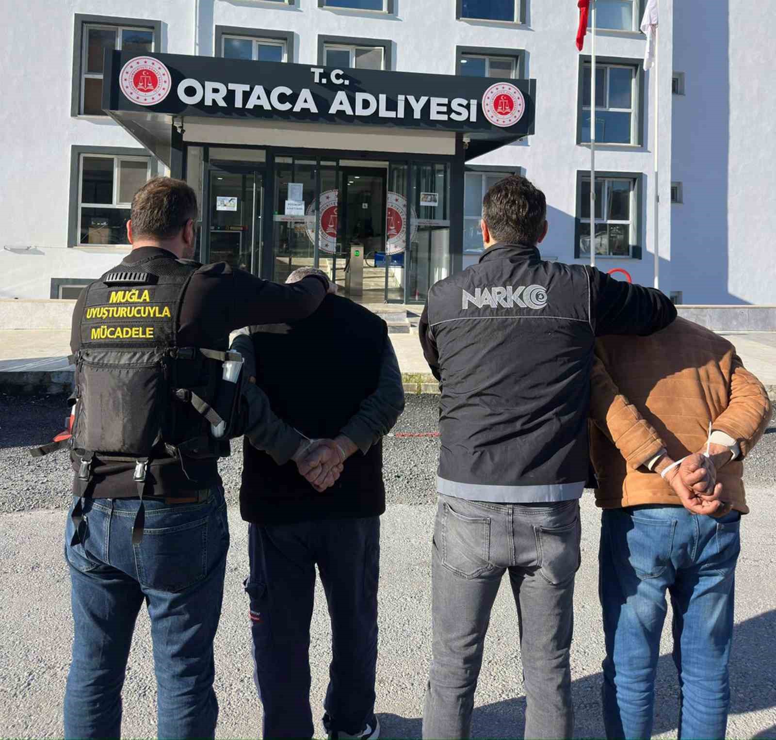 Şehirlerarası otobüs terminalinde uyuşturucu operasyonu
