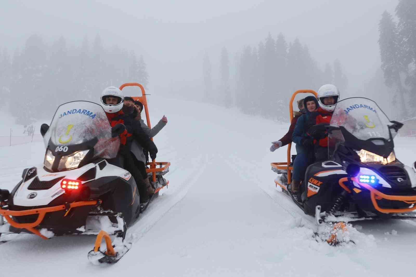 Şehit aileleri ve çocukları karın tadını jandarma ekipleriyle çıkardı
