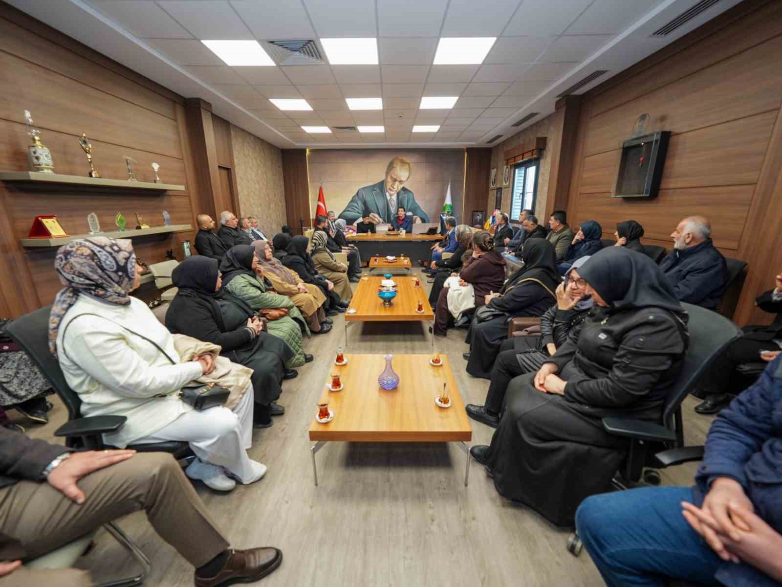 Şehit ailelerinden Başkan Yılmaz’a destek ziyareti
