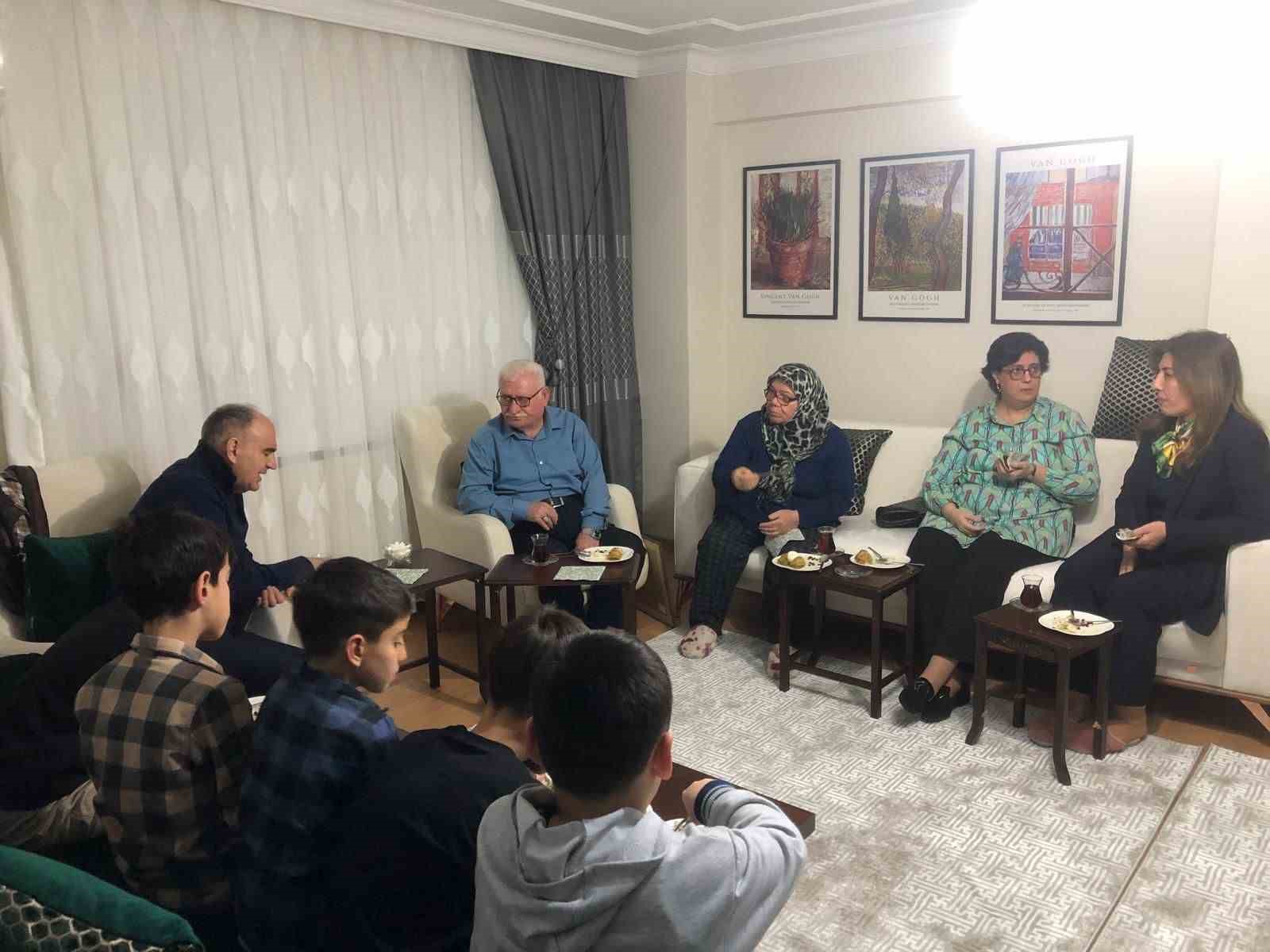 Şehit ailesi ile devlet korumasındaki çocuklar aynı sofrada buluştu
