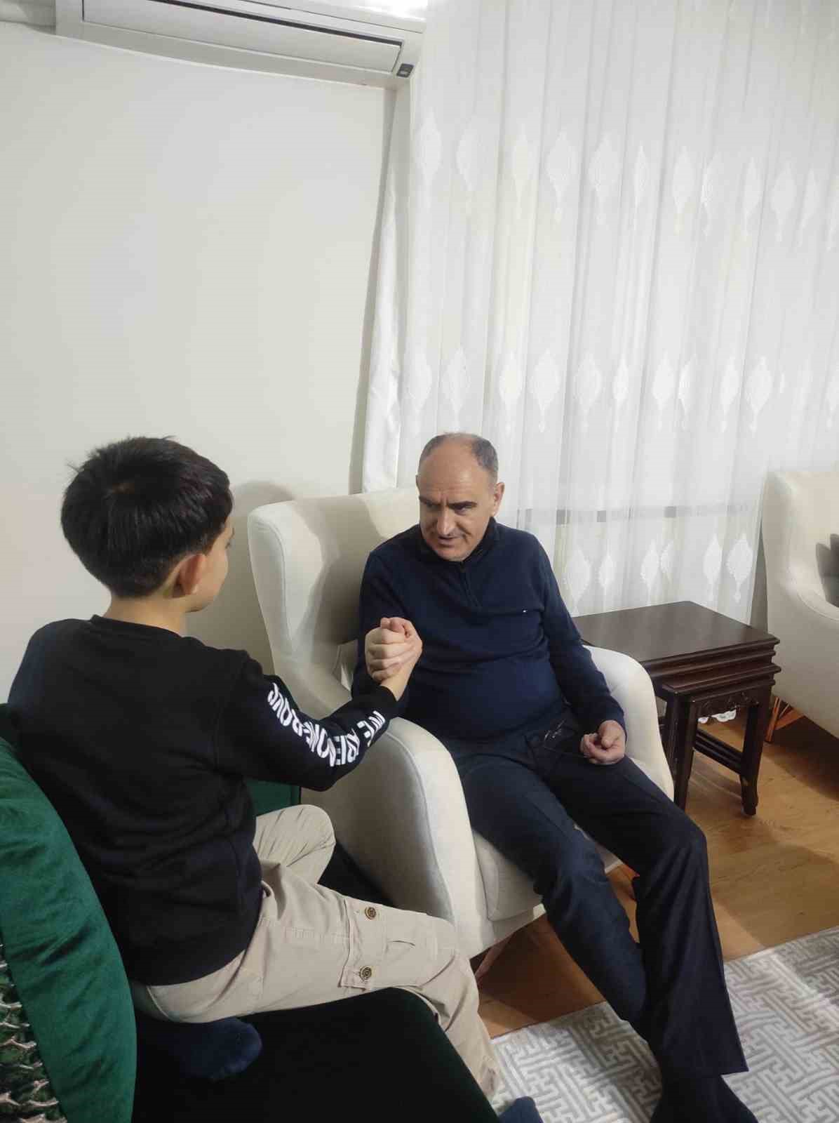 Şehit ailesi ile devlet korumasındaki çocuklar aynı sofrada buluştu
