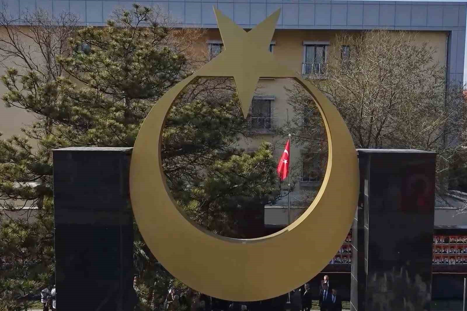 Şehit annelerinin evlat özlemi yürekleri dağladı: Fotoğraflarına bakıp dua ettiler
